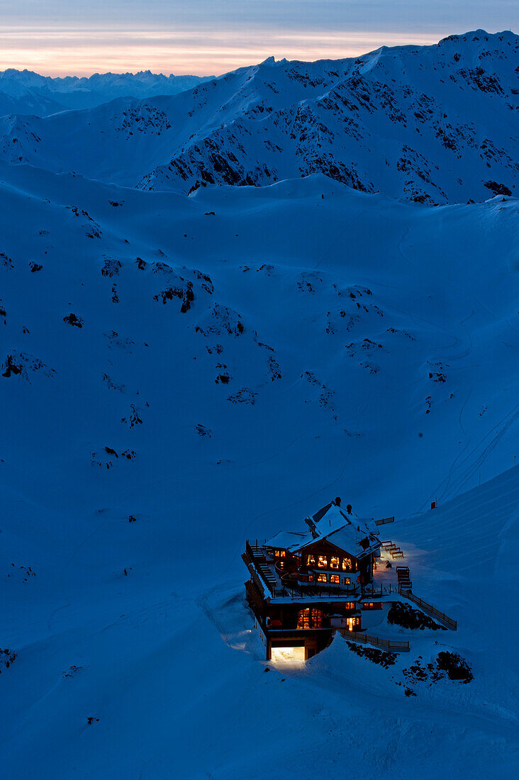 Wedelhütte am Abend, Skigebiet Hochfügen-Hochzillertal, Tirol, Österreich