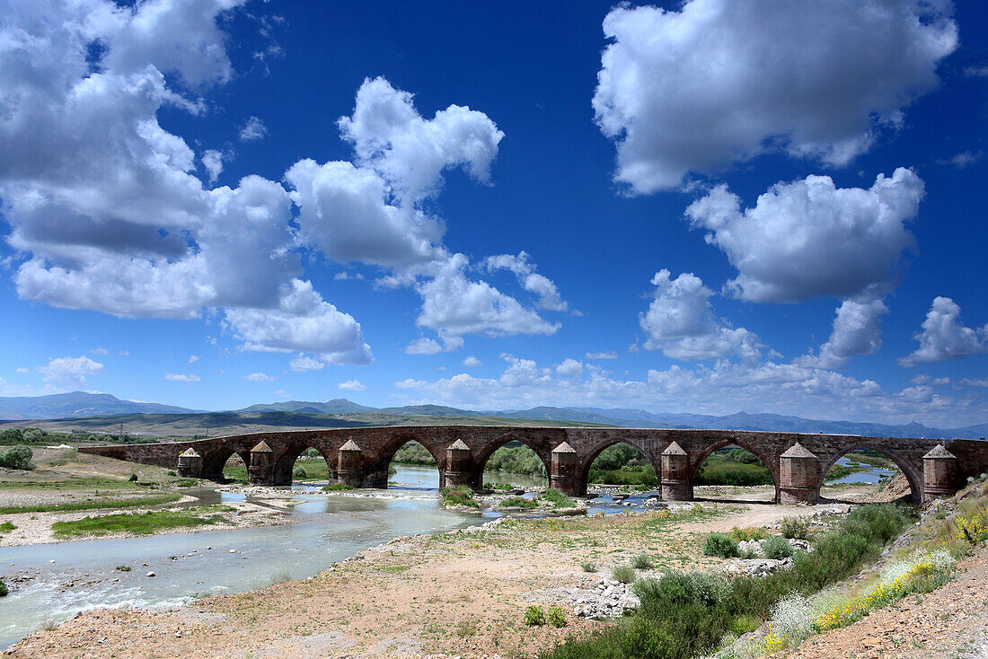 Old bridge in Pasinler near Erzurum, east Anatolia, East Turkey, Turkey