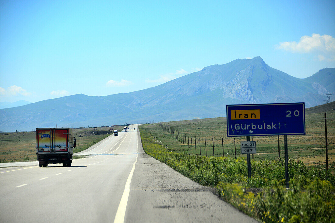Road to Iran at Ararat near Dogubatyazit, Kurd populated area, east Anatolia, East Turkey, Turkey