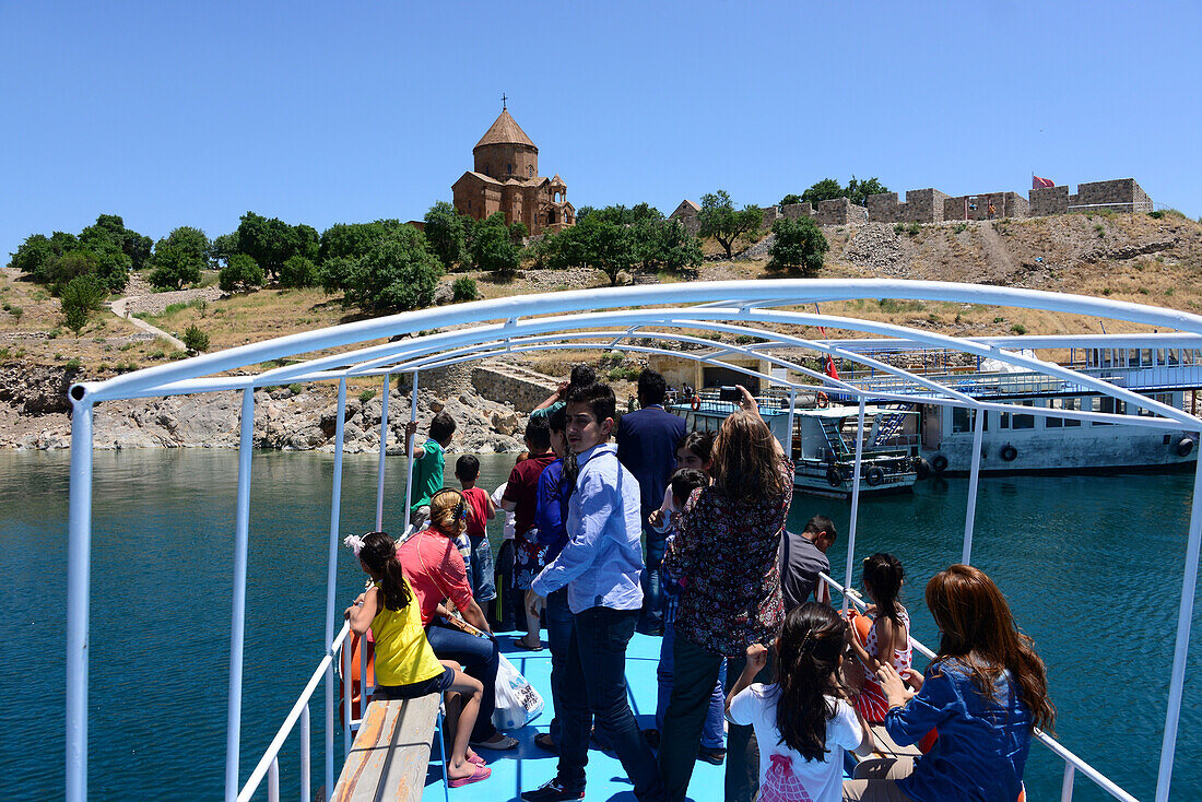 Bootsfahrt zur Kirche Achtamar auf dem Van See, Kurdengebiet, Ost-Anatolien, Osttürkei, Türkei
