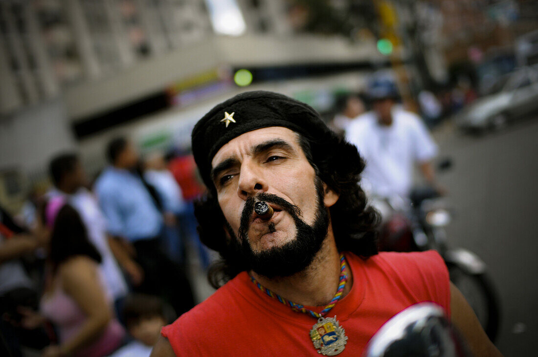 Che Guevara impersonator, Jose Lopez waits near a polling station for President Hugo Chavez to arrive on February, 15, 2009 in a slum in Caracas, Venezuela. Chavez asked Venezuelans to vote on a proposed amendment to their National Constitution to abolish