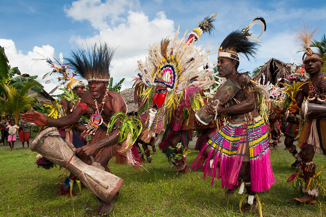 Tribespeople during a traditional dance and cultural performance, Kopar, East Sepik Province, Papua New Guinea, South Pacific