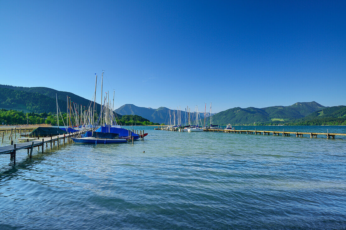 Jetty and sailing boats at lake Tegernsee, Bavarian Alps, Upper Bavaria, Bavaria, Germany