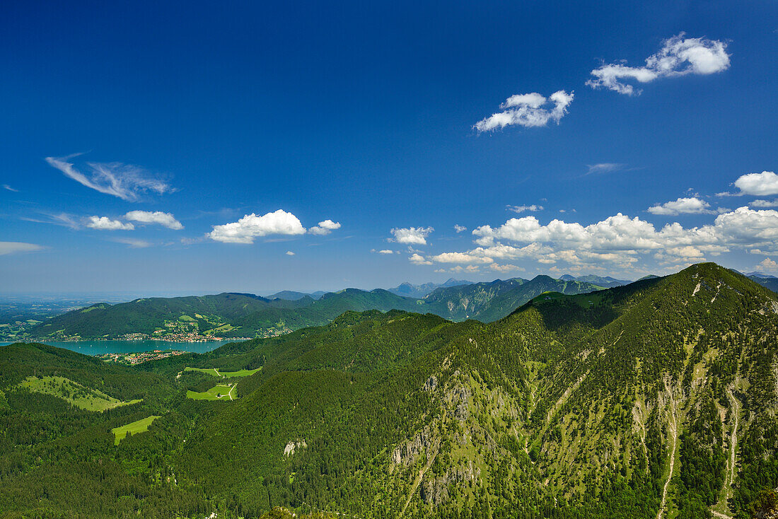 Blick auf Hirschberg und Tegernsee, Bayerische Voralpen, Oberbayern, Bayern, Deutschland