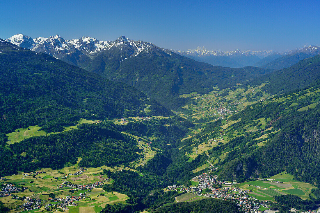 Blick auf Ötztaler Alpen, Wenns und Pillerhöhe, Tschirgant, Mieminger Gebirge, Tirol, Österreich