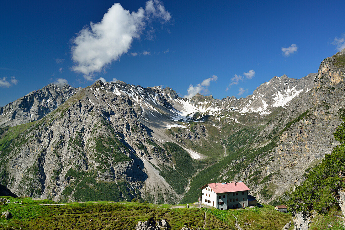 Steinseehütte mit Lechtaler Alpen, Tirol, Österreich