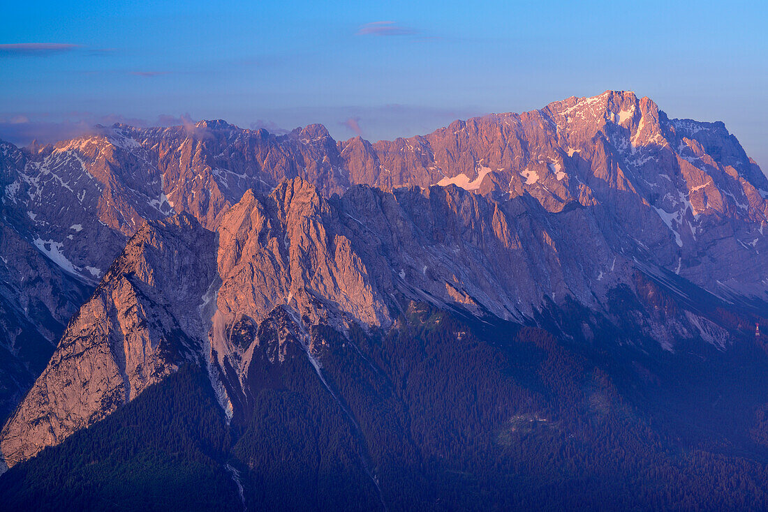 Wetterstein mit Waxenstein und Zugspitze, Kramerspitz, Ammergauer Alpen, Werdenfelser Land, Oberbayern, Bayern, Deutschland