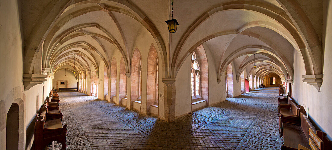 Panoramaaufnahme vom Kreuzgang im Kloster Haina, Haina, Nordhessen, Hessen, Deutschland, Europa