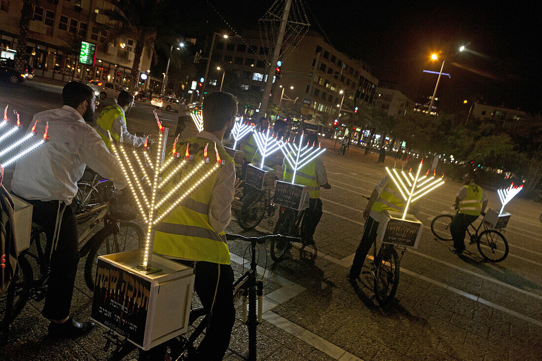 Hanukkah Feierlichkeiten, Fahrräder auf Rabin Platz, Tel-Aviv, Israel, Naher Osten, Asien