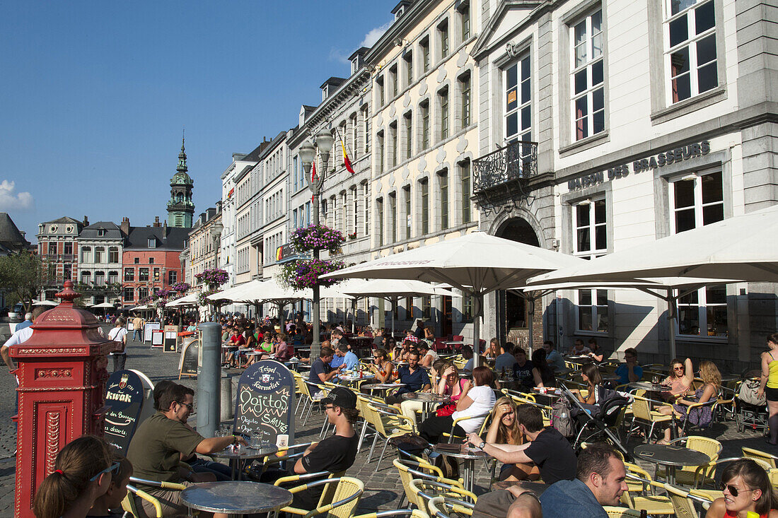 Restaurants und Cafés auf Grand Place, Mons, Hennegau, Wallonie, Belgien, Europa