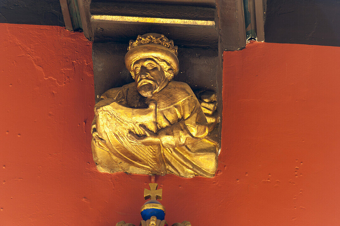 Golden figure by Schlutter in the guild hall, Grand Place, Mons, Hennegau, Wallonie, Belgium, Europe