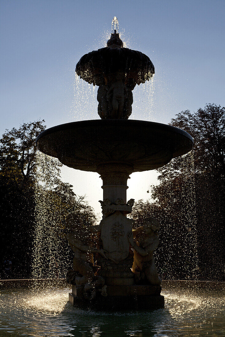 Springbrunnen im Parque del Retiro, Madrid, Spain, Europa