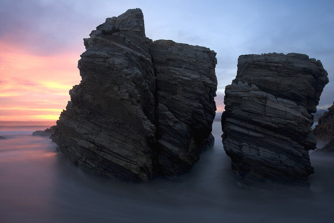 'La Punta The Point, is a great left point break for surfing, located at the southern end of Playa Zicatela in Puerto Escondido, Mexico. There you can see its beauty isn't lacking either. North of La Punta about one and a half miles down the beach is what