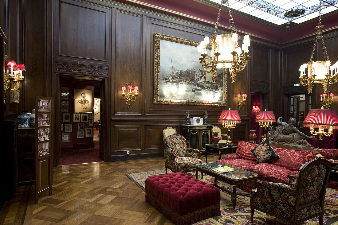 The lounge at Hotel Sacher, Vienna, Austria.  releasecode: SOPRSacher008 