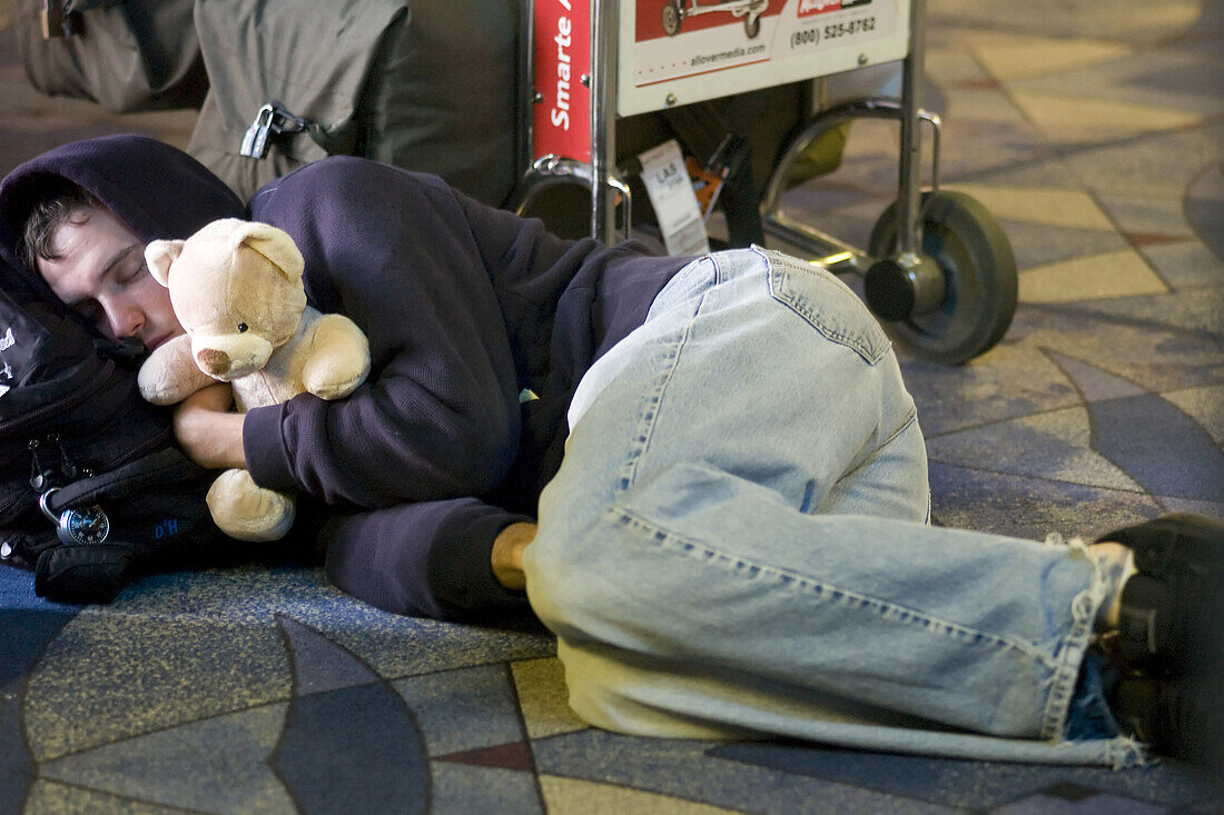 Travelers enjoy a casino atmosphere at Las Vegas McCarran International Airport, Monday, March 19, 2007. Airports are catering to travelers who now spend more time in airport terminals and concourses after the terrorist attacks of Sept. 11, 2001.
