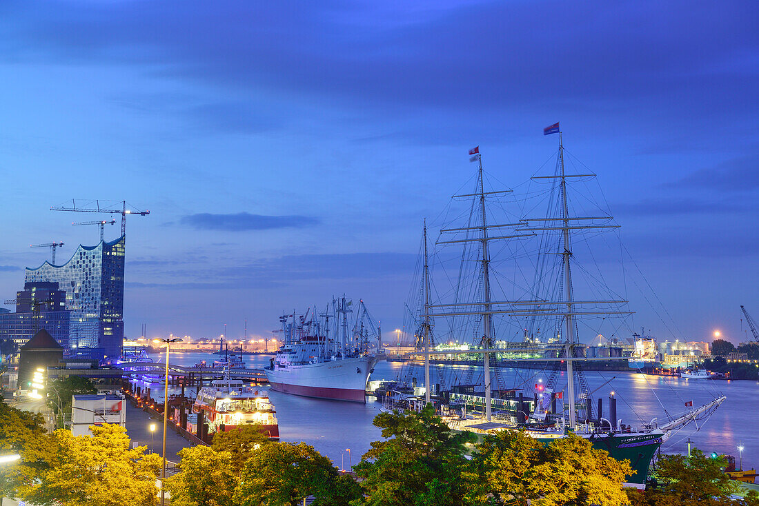 River Elbe with Elbphilharmonie and museum ship Rickmer Rickmers at night, Landungsbruecken, Hamburg, Germany