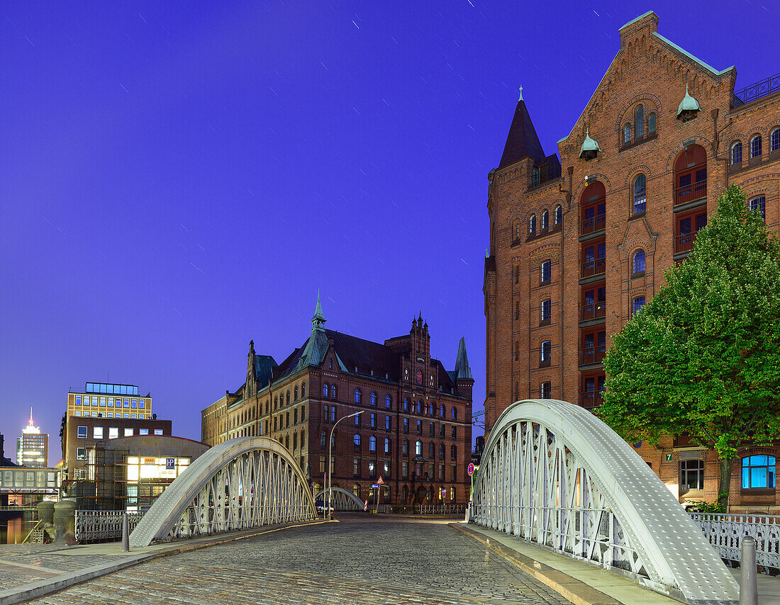 Neuerwegsbrücke und Gebäude der Speicherstadt, Speicherstadt, Hamburg, Deutschland