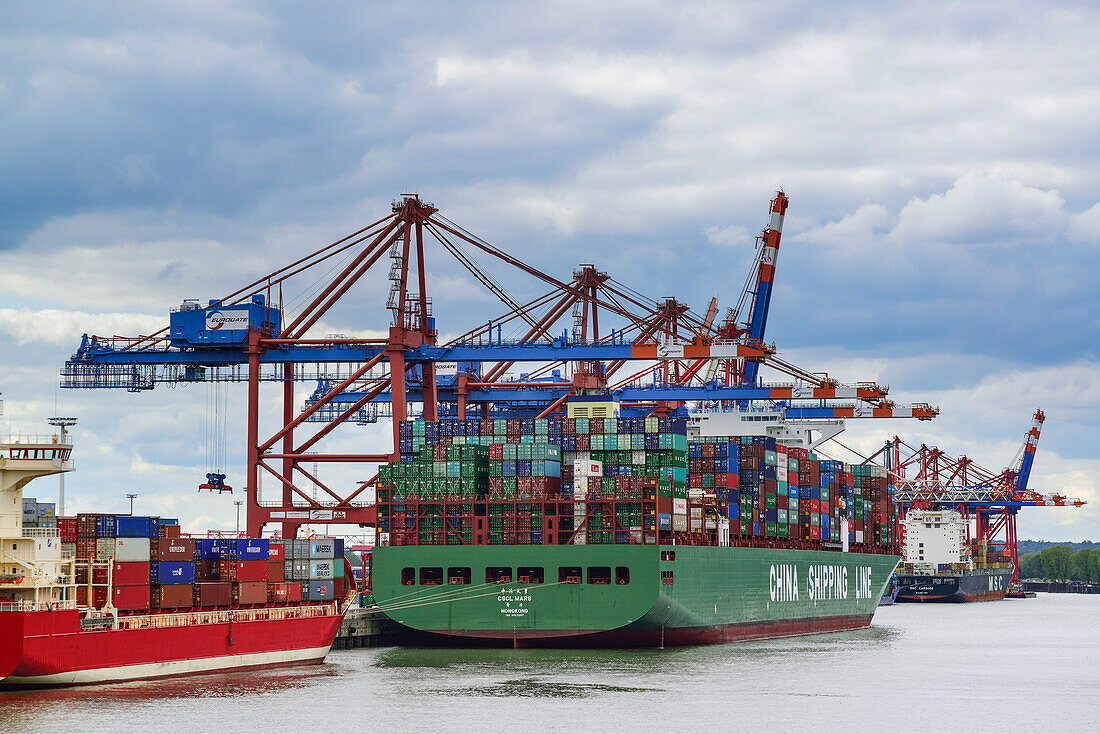 Container ships at container terminal Burchardkai, Waltershof, Hamburg, Germany