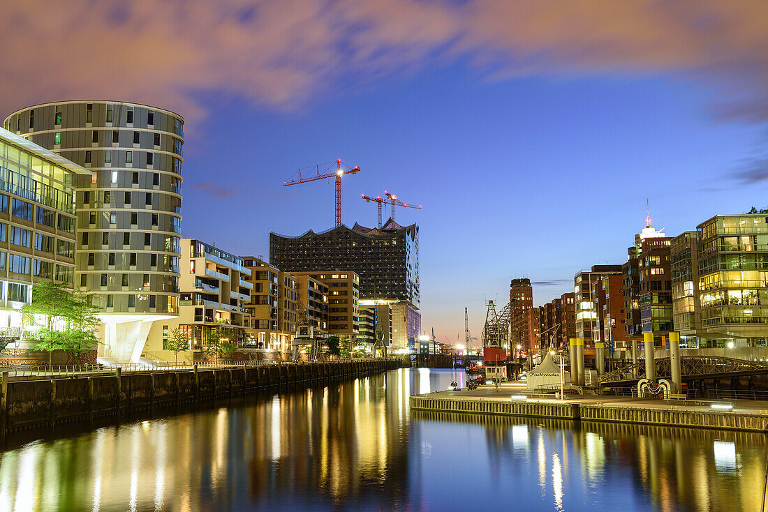 Illuminated port Sandtorhafen with Elbphilharmonie in background, Hafencity, Hamburg, Germany