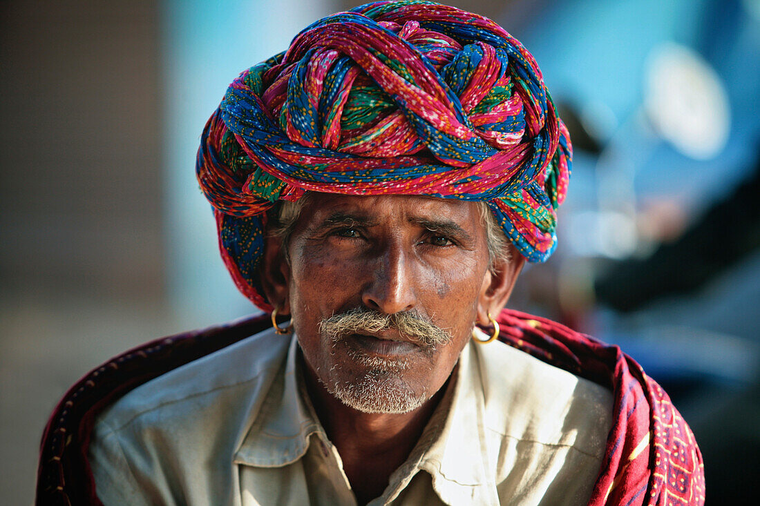 Indian man with bright colored tulband.