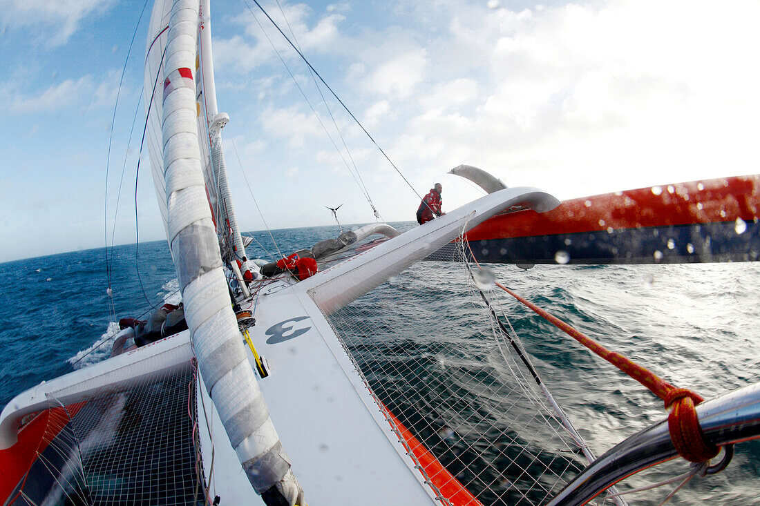 Thomas Coville and the trimaran Sodebo rallied Brest on Friday 14 January, where they will set off for another record attempt around the world alone.