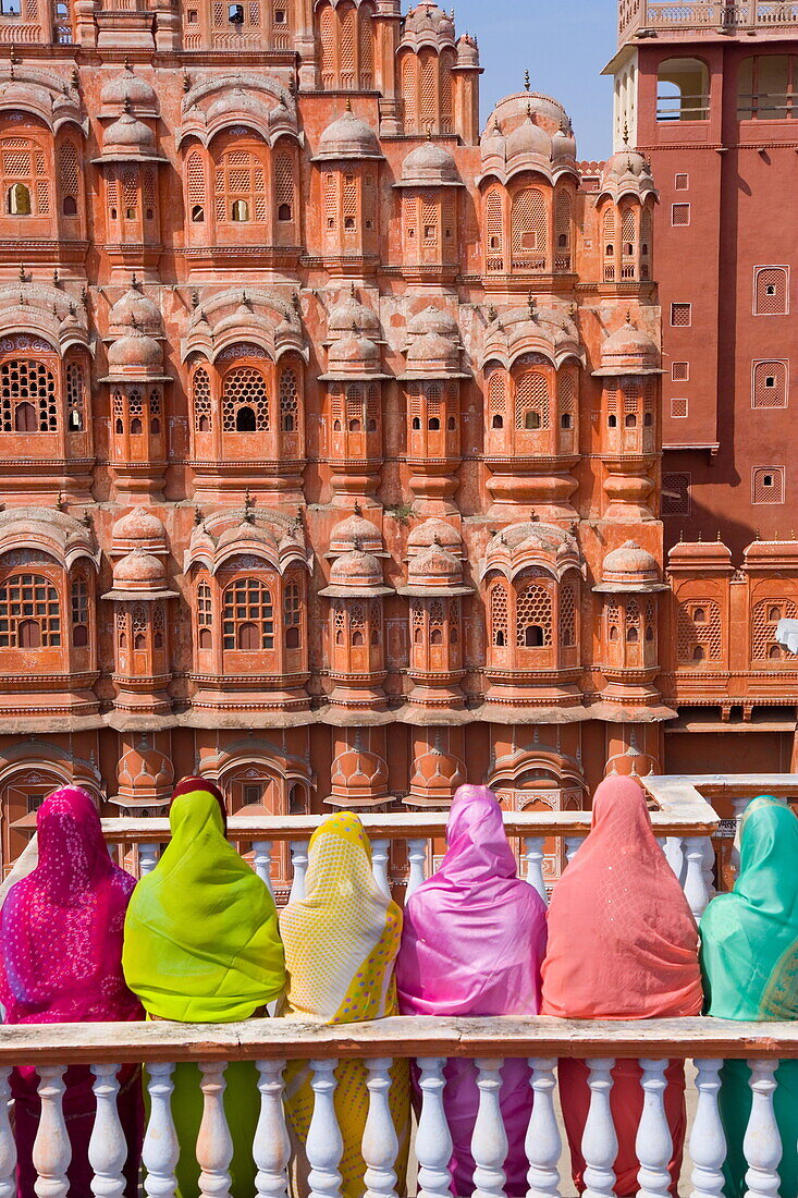 Women in bright saris in front of the Hawa Mahal (Palace of the Winds), built in 1799, Jaipur, Rajasthan, India, Asia