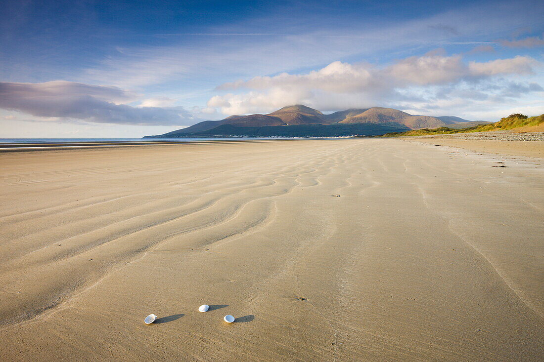 Deserted beach at Dundrum Bay, with the Mountains of Mourne in the background, County Down, Northern Ireland, United Kingdom, Europe