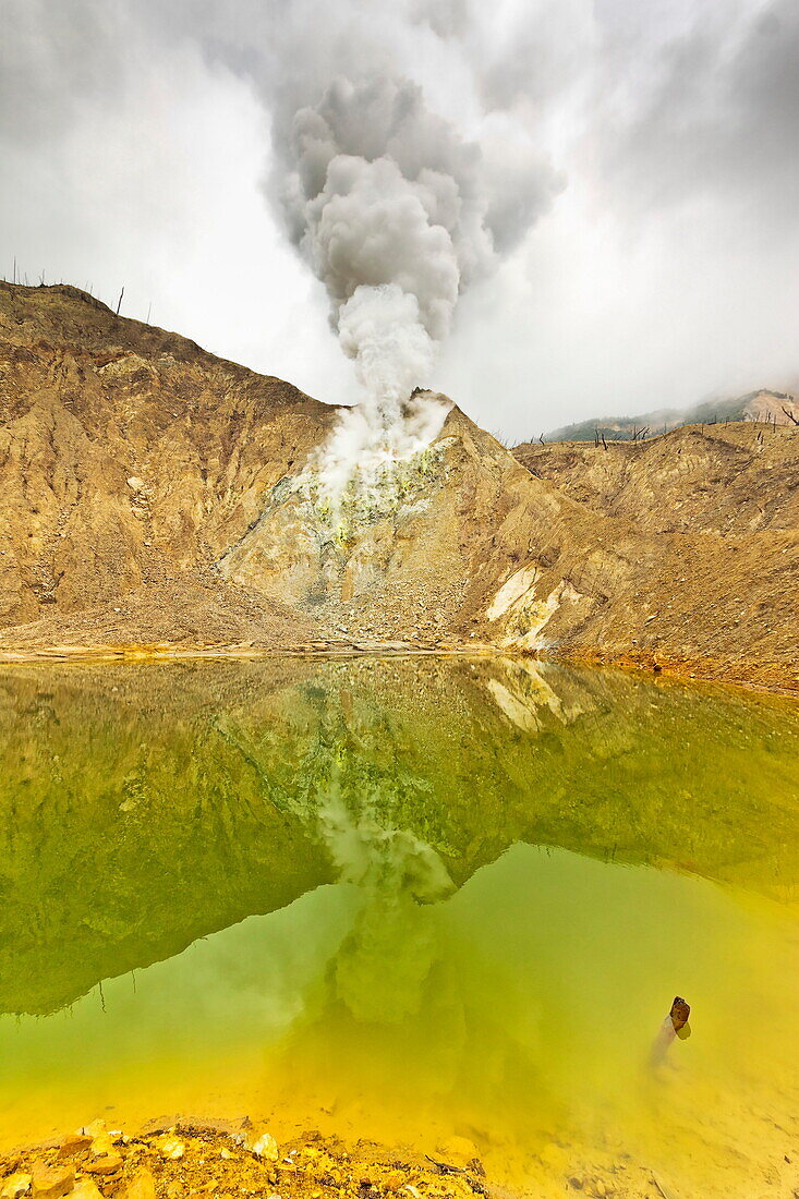 Green crater lake and steaming fumaroles at Papandayan Volcano, an active four cratered caldera, Garut, West Java, Java, Indonesia, Southeast Asia, Asia