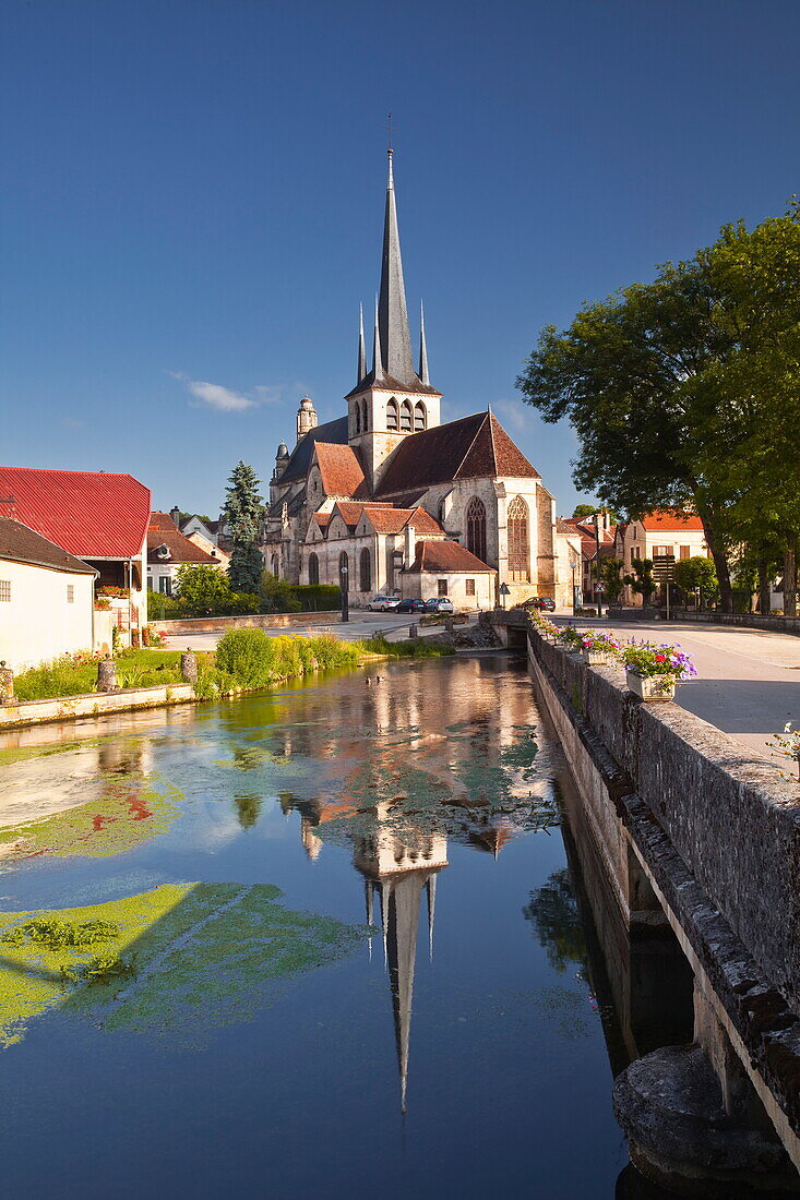 L'eglise Saint-Pierre-es-Liens in Bas Riceys, Champagne, France, Europe