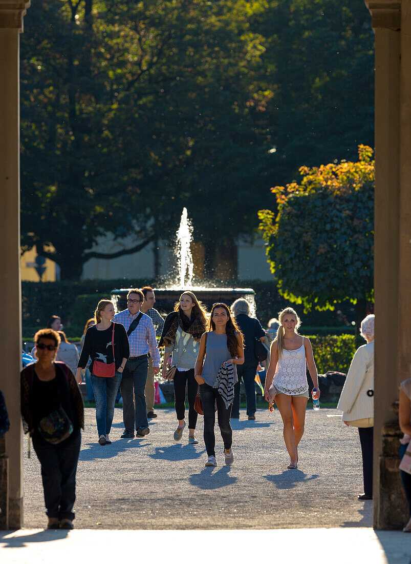 Blick durch den Diana Tempel im Hofgarten, München, Oberbayern, Bayern, Deutschland