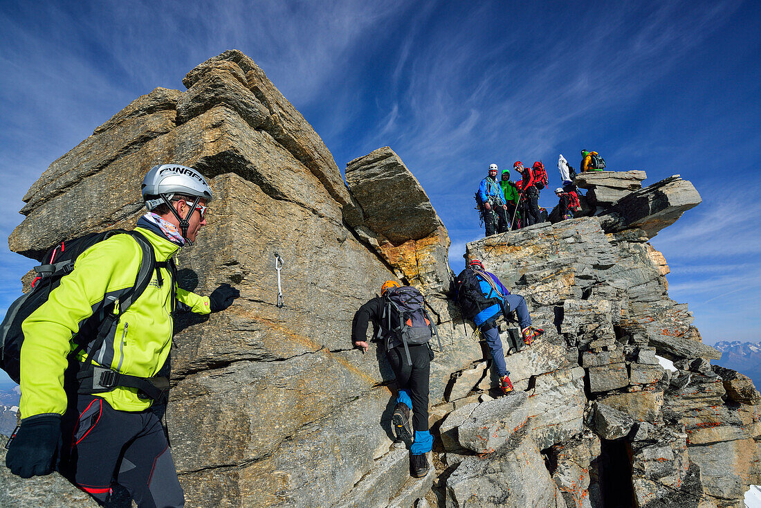 Several persons ascending on ridge to Gran Paradiso, Gran Paradiso, Gran Paradiso Nationalpark, Graian Alps range, valley of Aosta, Aosta, Italy