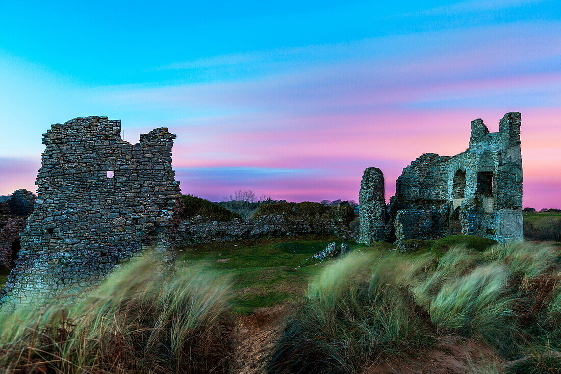 Pennard Castle, overlooking Three Cliffs Bay, Gower, Wales, United Kingdom, Europe