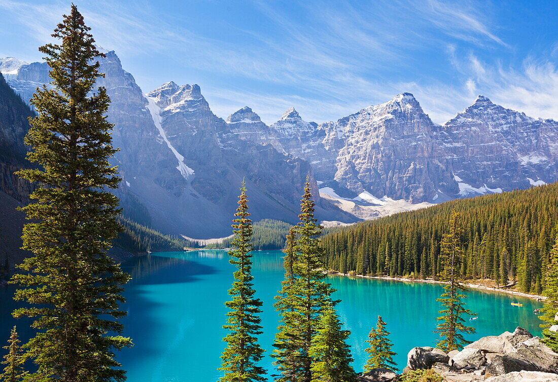 Moraine Lake in the Valley of the Ten Peaks, Banff National Park, UNESCO World Heritage Site, Alberta, Canadian Rockies, Canada, North America