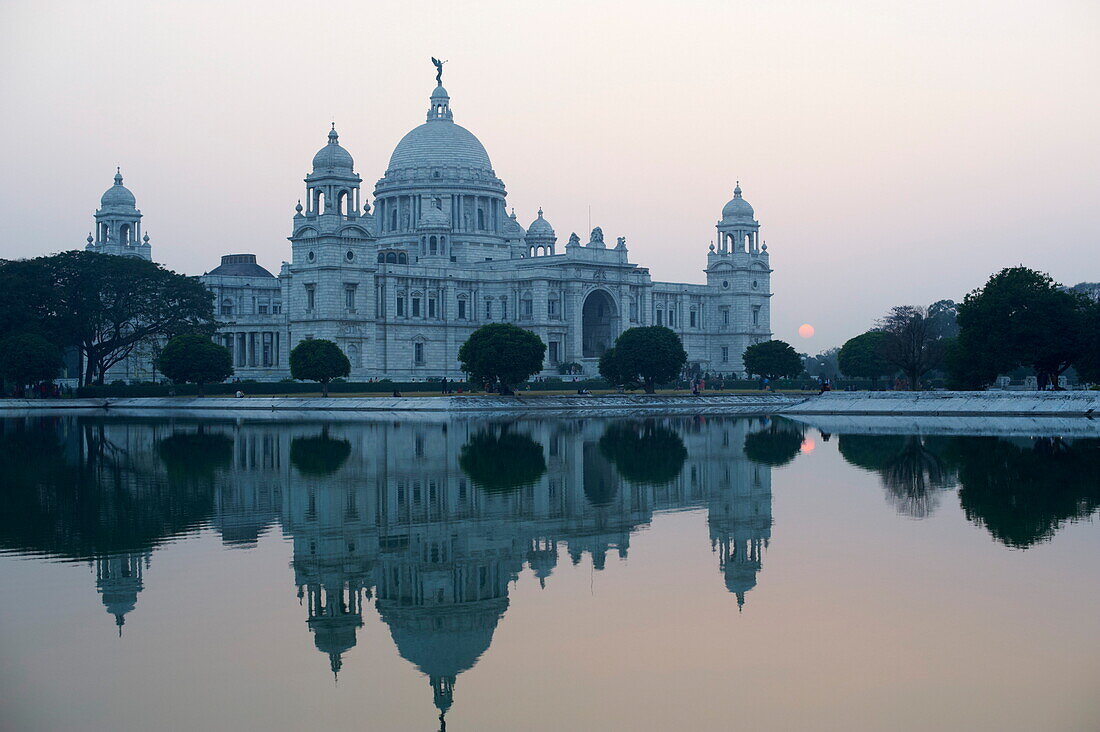 Victoria Memorial, Chowringhee, Kolkata (Calcutta), West Bengal, India, Asia