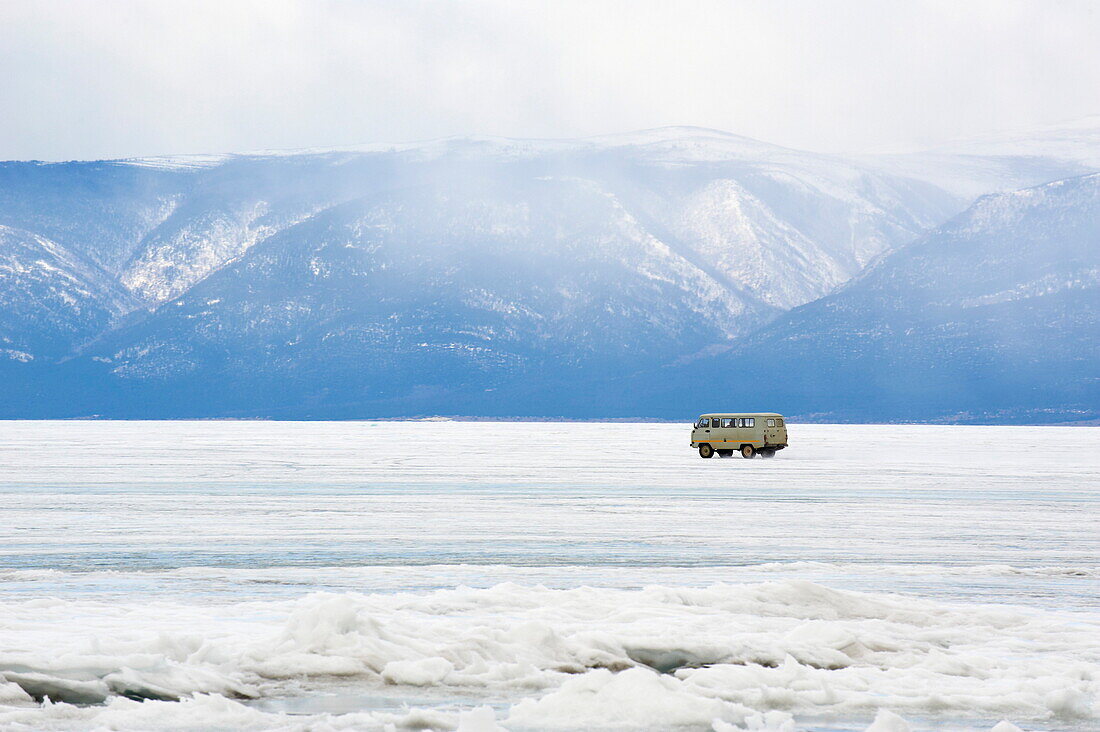 Driving on the lake, Maloe More (Little Sea), frozen lake during winter, Olkhon island, Lake Baikal, UNESCO World Heritage Site, Irkutsk Oblast, Siberia, Russia, Eurasia