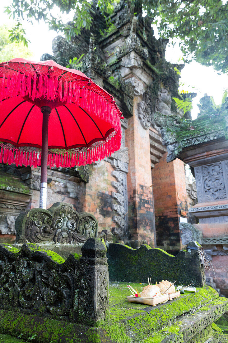 Offering table, Puri Saren Agung palace, Ubud, Gianyar, Bali, Indonesia