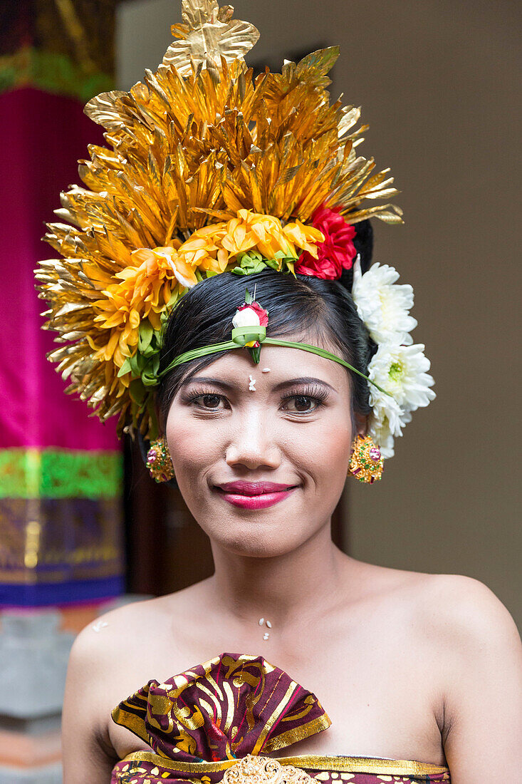 Braut in traditioneller Kleidung, Ubud, Gianyar, Bali, Indonesien