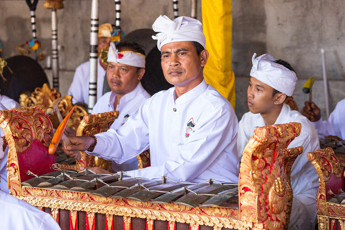 Gamelan ensemble (gong), Odalan temple festival, Sidemen, Bali, Indonesia