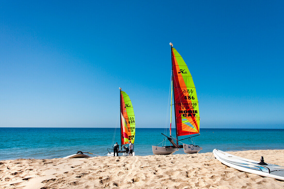 Katamarane am Strand, Morro Jable, Fuerteventura, Kanarische Inseln, Spanien