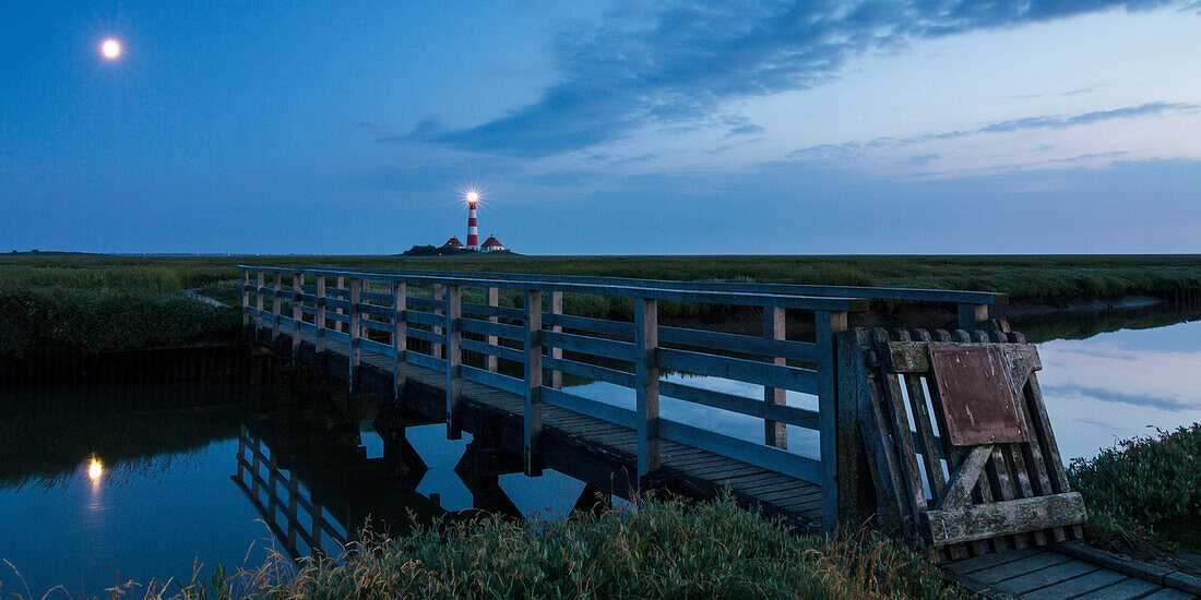 Westerheversand Lighthouse in the evening, Westerhever, North sea, Nordfriesland, Schleswig-Holstein, Germany