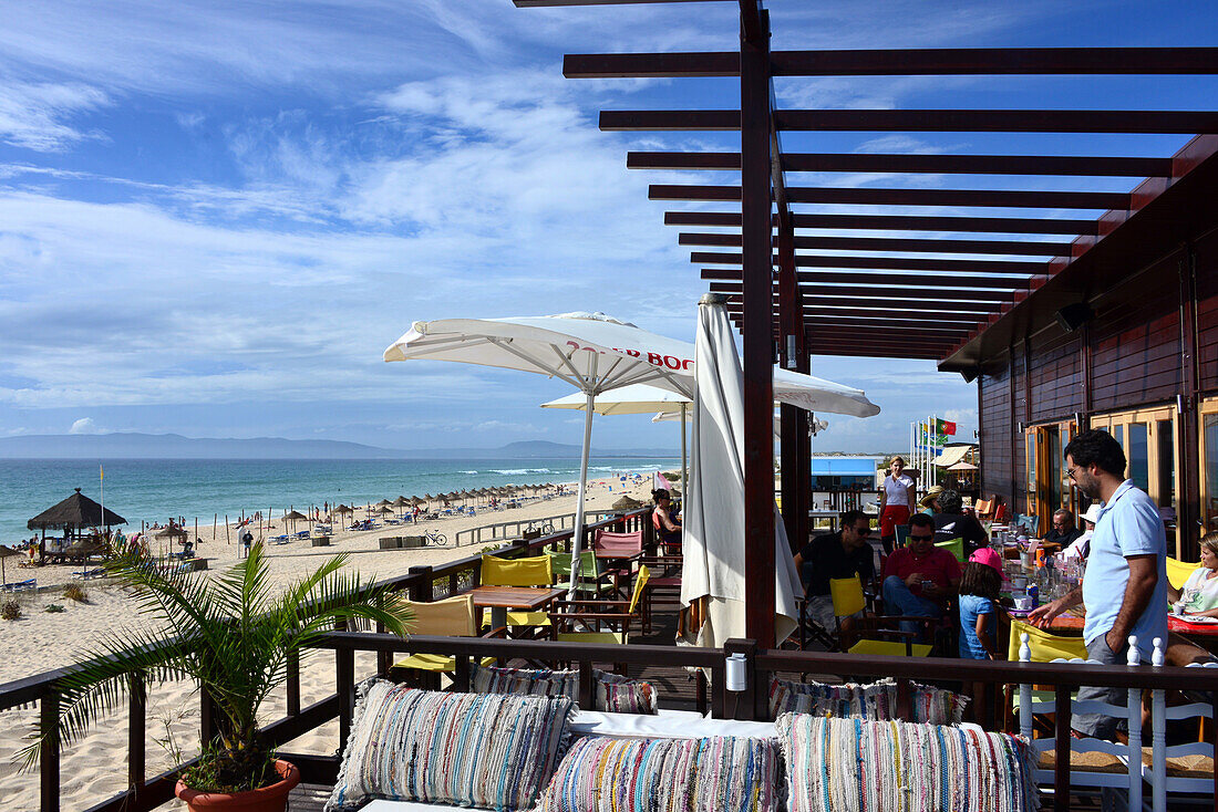 Strandbar am Strand von Comporta bei Alcácer do Sal, Costa Dourada, Alentejo, Portugal