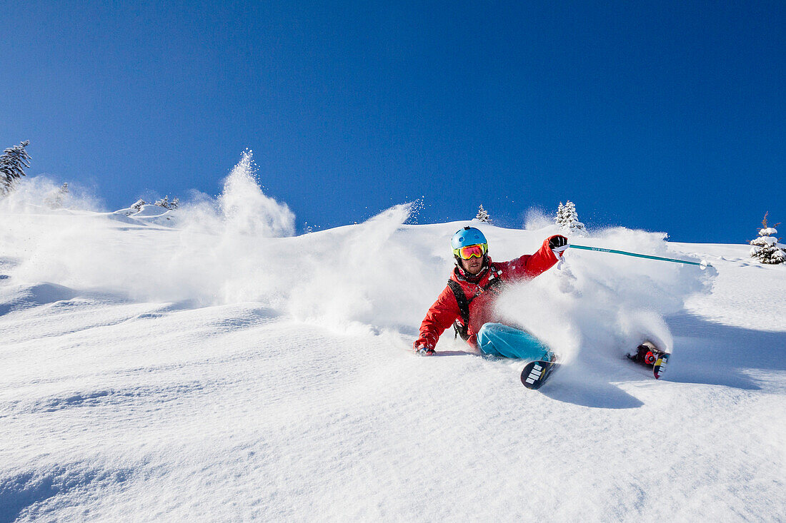 Freerider fährt ab, Freeridegebiet Haldigrat, Niederrickenbach, Oberdorf, Kanton Nidwalden, Schweiz