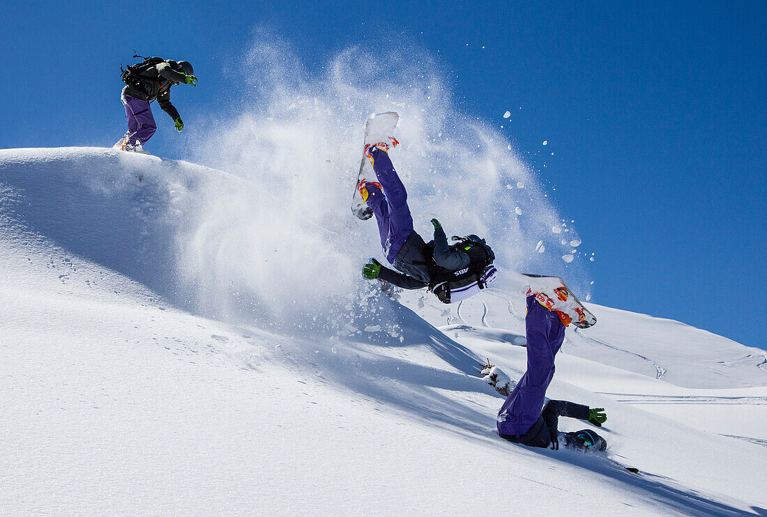 Snowboarderin stürzt, Freeridegebiet Haldigrat, Niederrickenbach, Oberdorf, Kanton Nidwalden, Schweiz