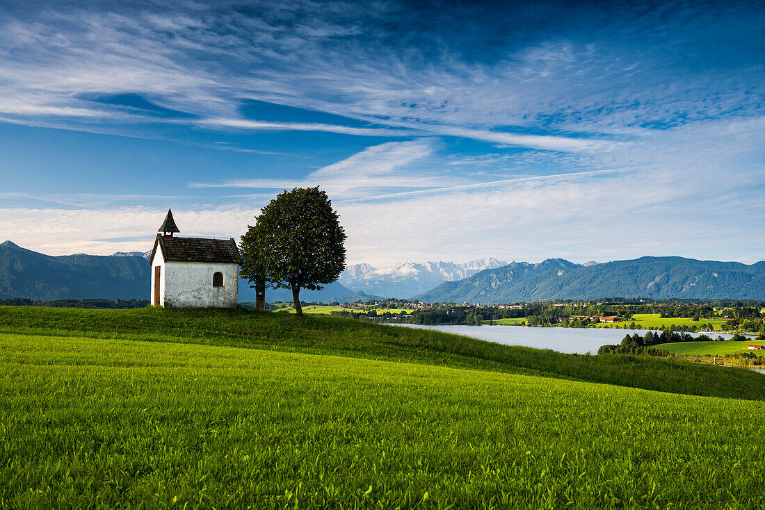 chapel near Aidling, Riegsee and Murnau with Zugspitze, Upper Bavaria, Bavaria, Germany