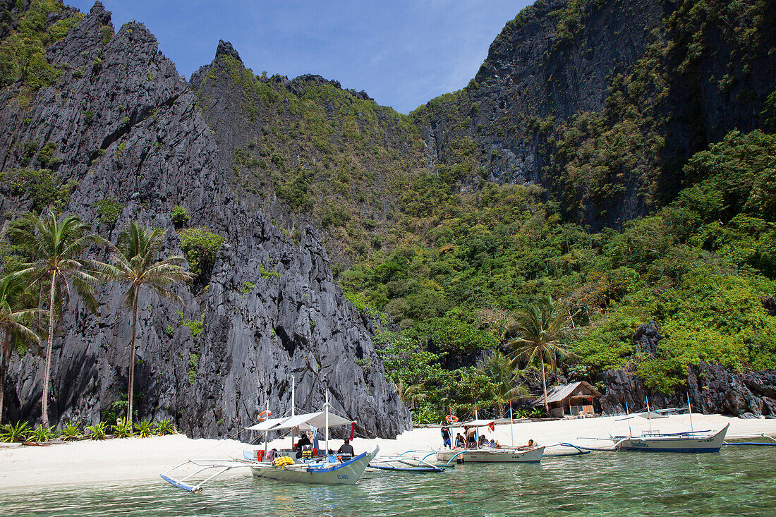 Tropical beach in the archipelago Bacuit near El Nido, Palawan Island, South China Sea, Philippines, Asia