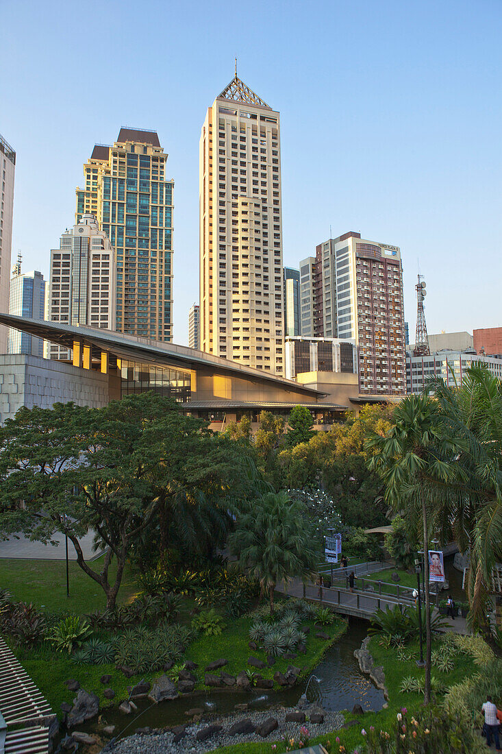 Luxury apartment buildings in Makati City, the financial district in the center oft he capital Metro Manila, Phillipines, Asia