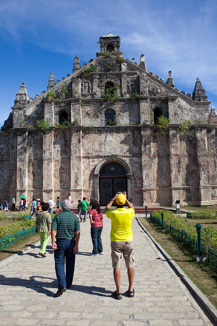 Katholische Kirche Sankt Augustin, auch Paoay Curch in der Gemeine Paoay bei Laoag City, Provinz Ilocos Norte auf der Hauptinsel Luzon im Inselstaat der Philippinen, Asien