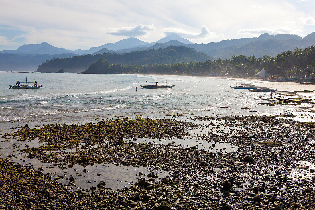 Fischer in der Bucht Honda Bay bei Puerto Princesa, Insel Palawan im Inselstaat der Philippinen, Asien