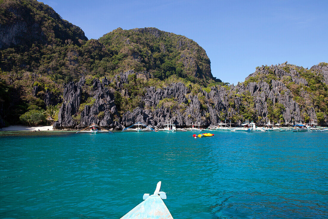 Excursion boats in the Archipelago Bacuit near El Nido, Palawan Island, South China Sea, Philippines, Asia