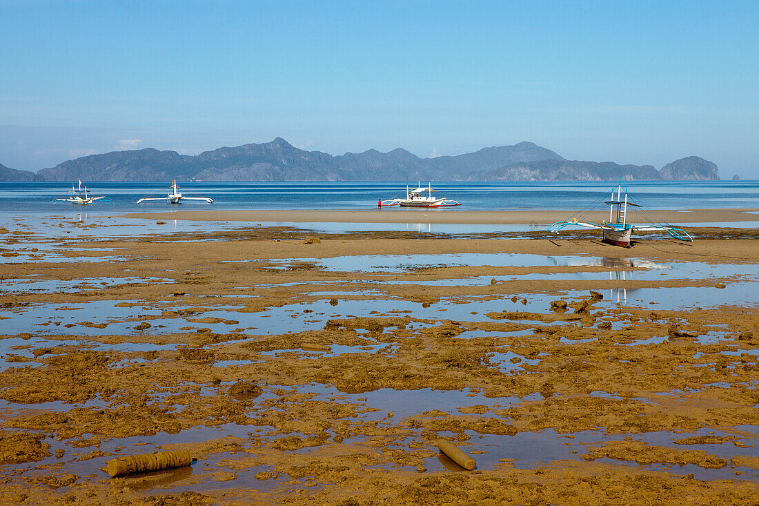 Fishing boats in the Archipelago Bacuit near El Nido, Palawan Island, South China Sea, Philippines, Asia